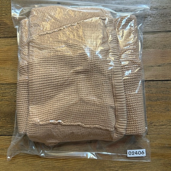 LAUREN RALPH LAUREN Elegant Tan Turtleneck Waffle knit Long Sleeve Top Preppy - Picture 9 of 9